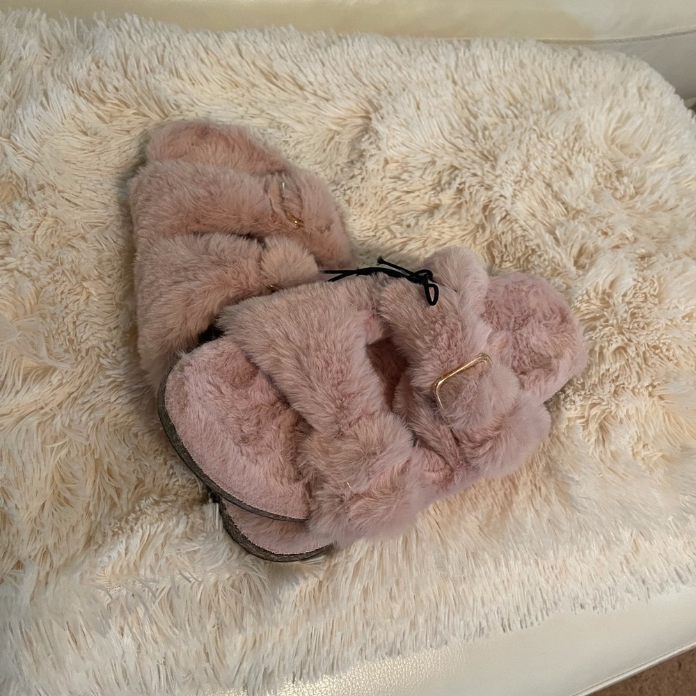 FUZZY FAUX FUR SANDALS, SLIDES, SLIPPERS SIZE 9/10 NWT - Picture 3 of 9